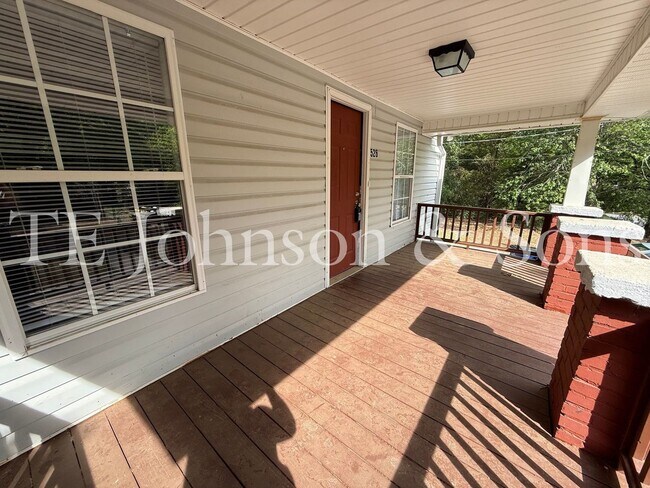 Building Photo - Charming 2 Bedroom Home with Rocking Chair Front Porch Near Downtown Winston-Salem