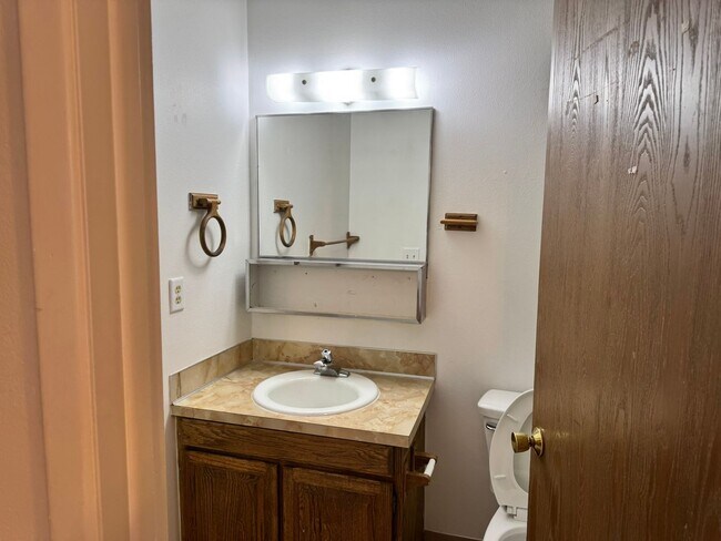 Building Photo - 4400 Everton Dr