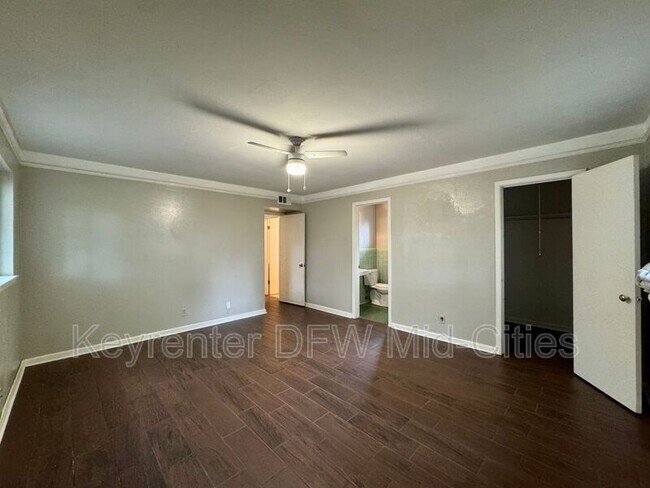 Building Photo - 3104 Medina Ave