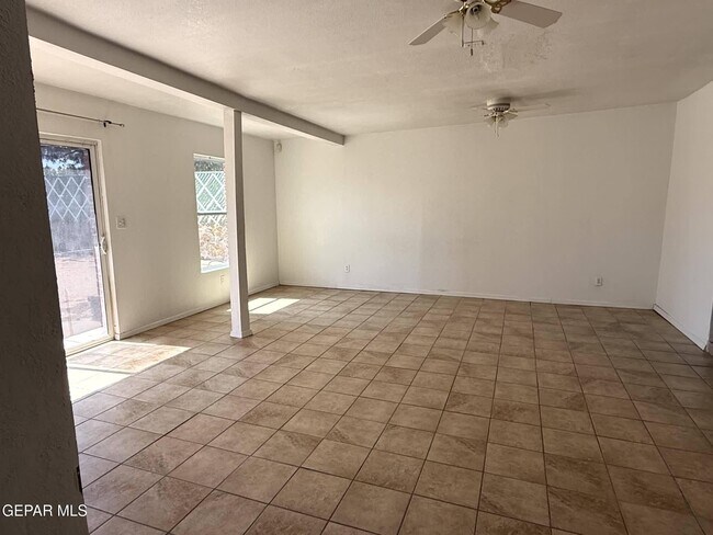 Building Photo - 2801 Hawick Rd