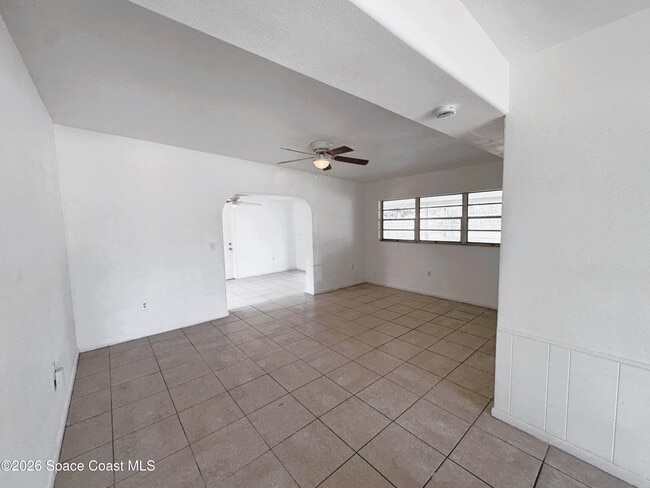 Building Photo - 305 Edinburgh Dr