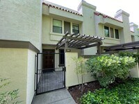 Building Photo - Nicely updated 3 bedroom, 2 bath 2 story t...