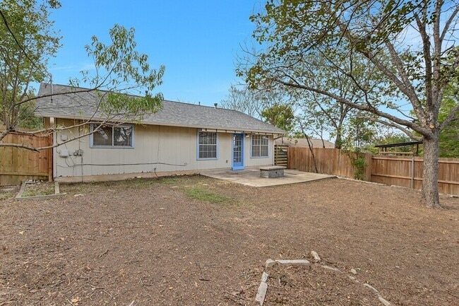 Building Photo - 3404 Plantation Rd