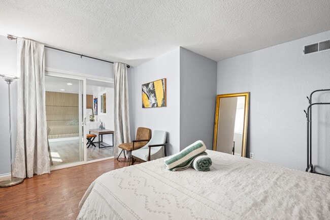 Building Photo - 1250 Stratford Ln