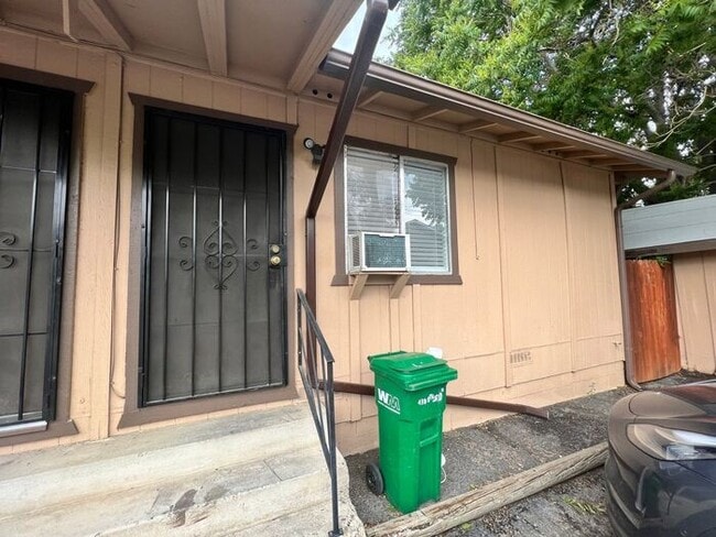 Building Photo - 430 E 8th St