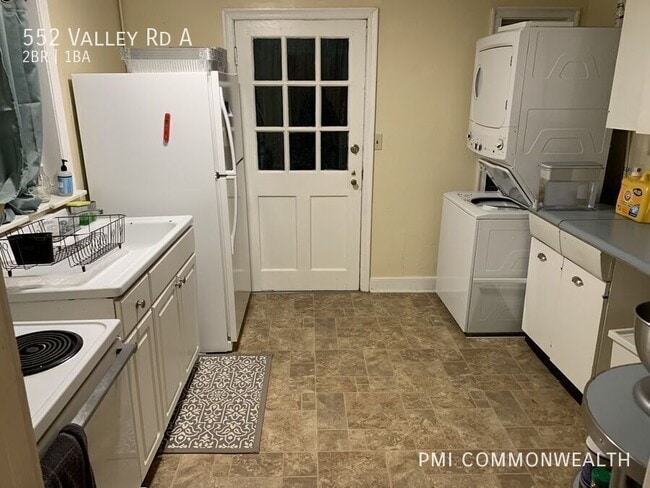 Building Photo - 552 Valley Rd