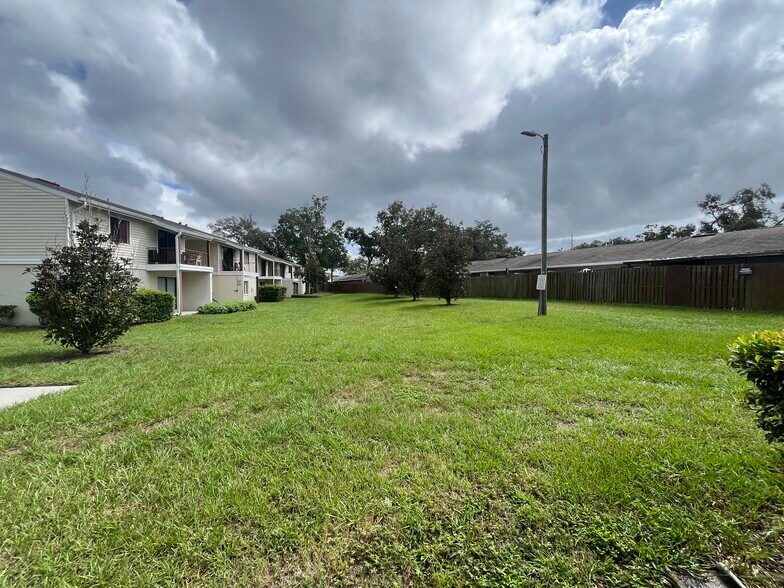 Building Photo - 300 Cherokee Ct