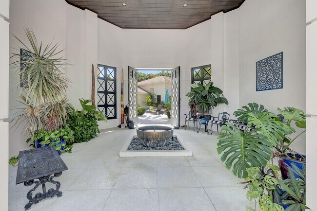 Building Photo - 17070 Royal Cove Way