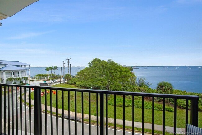 Building Photo - 3736 NE Indian River Dr