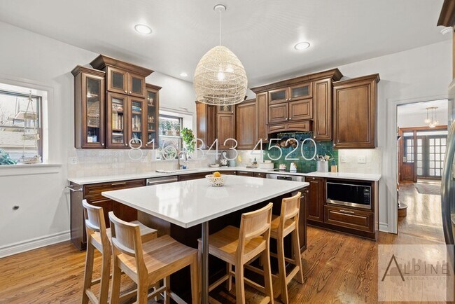 Building Photo - Indoor Pool! FULLY Furnished Short or Mid Term Rental