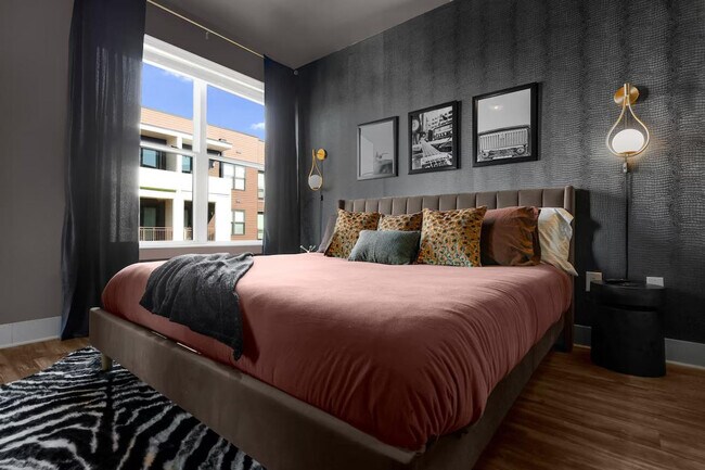 Building Photo - 2200 State St