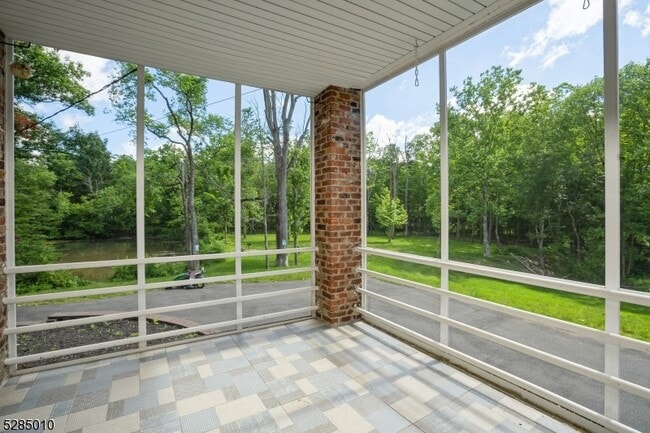 Building Photo - 242 Lake Rd