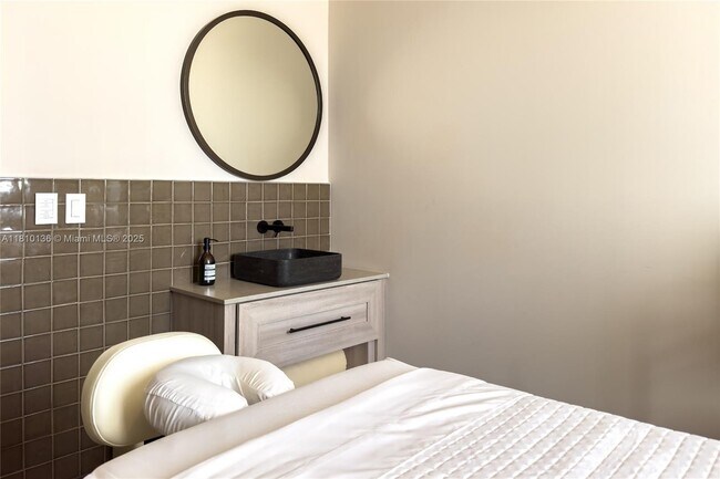 Building Photo - 159 NE 6th St