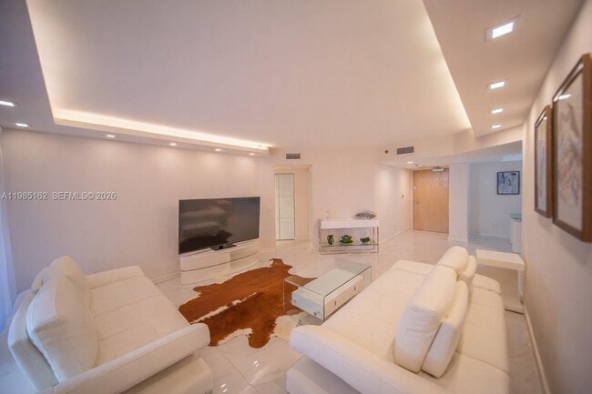 Building Photo - 16445 Collins Ave