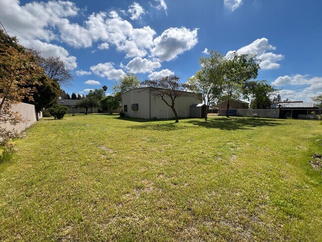 Building Photo - Now Available! In Madera Ranchos