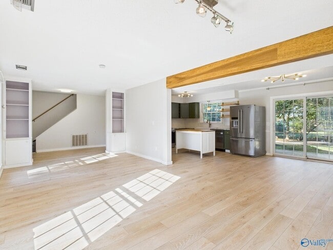 Building Photo - 2521 Lancelot Dr SE