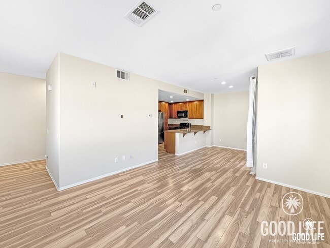 Building Photo - Great 2B/2.5BA Townhouse Available in Santee with Attached Garage & Onsite Pool, Spa, and Playgro...