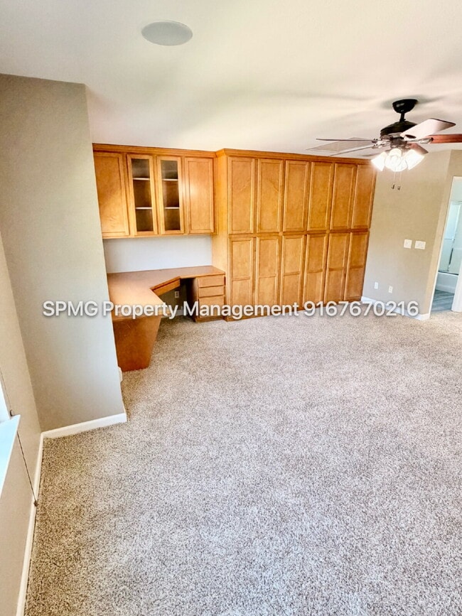 Building Photo - Beautiful 4 Bed / 3 Bath Home in Prime Roseville Location – Across from Park!