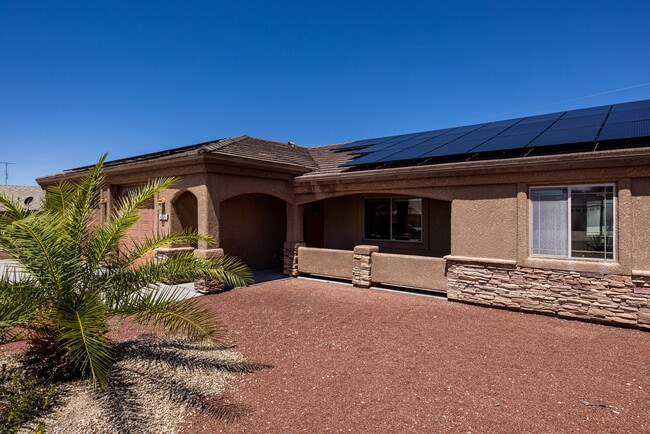 Building Photo - 3161 Newport Dr