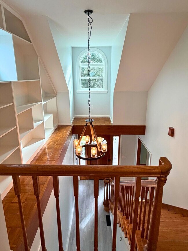 Building Photo - Spacious 4 Bedroom, 2.5 Bath Home with Stunning Marsh Views