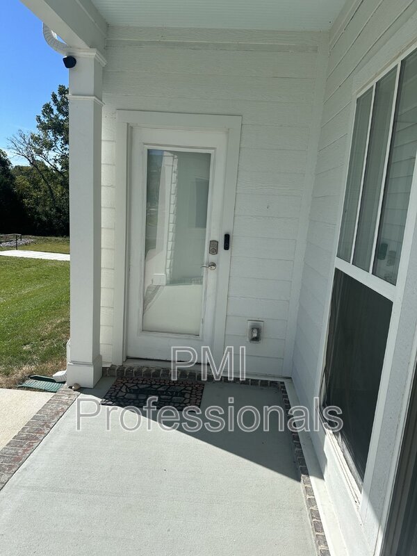 Building Photo - 1022 Stoneleigh Ln