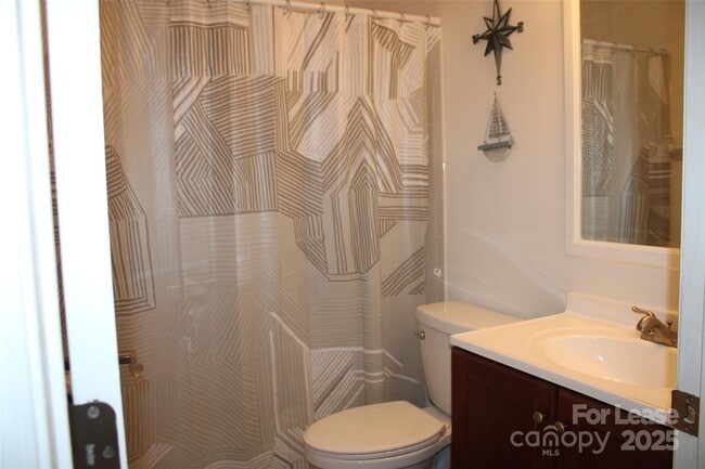 Building Photo - 19839 Henderson Rd