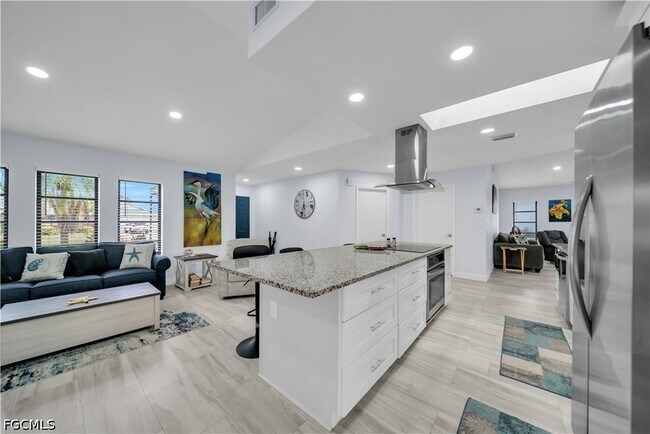 Building Photo - 299 Rotonda Cir