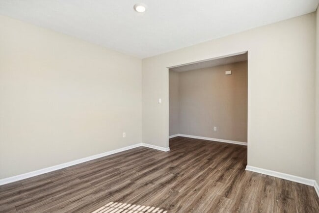 Building Photo - Fantastic 5bd/3ba home! Let yourself in!