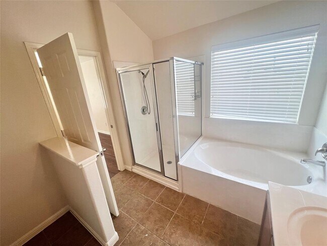 Building Photo - 476 Nottingham Loop