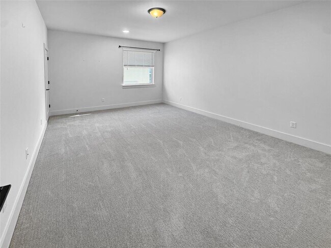 Building Photo - 1220 Westborough Ln