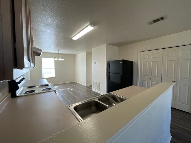 Building Photo - 1606 Dugger Cir