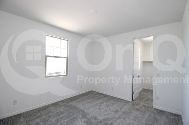 Building Photo - 19031 E Braeburn Ln