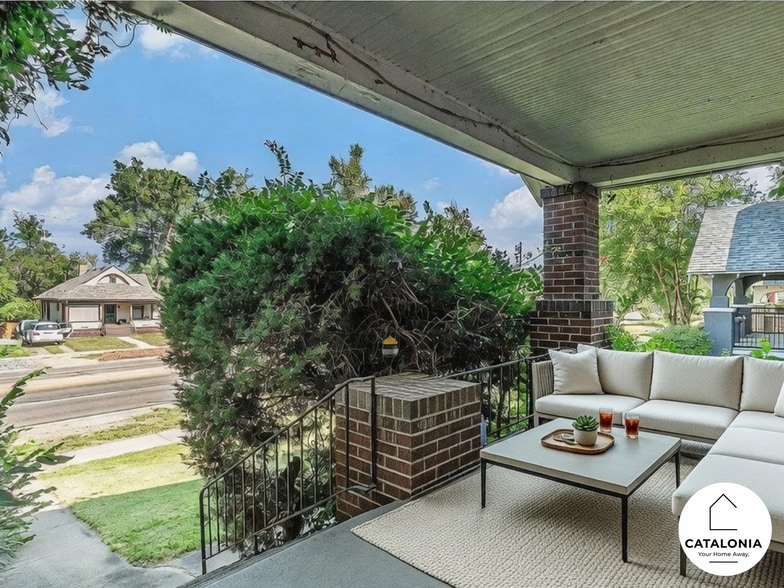 Large covered front porch. - 2025 8th Ave