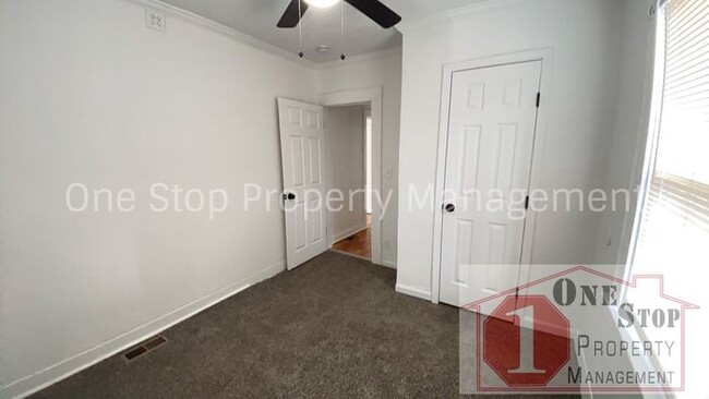 Building Photo - 3 Bedroom 2 Bathroom home in Kansas City!