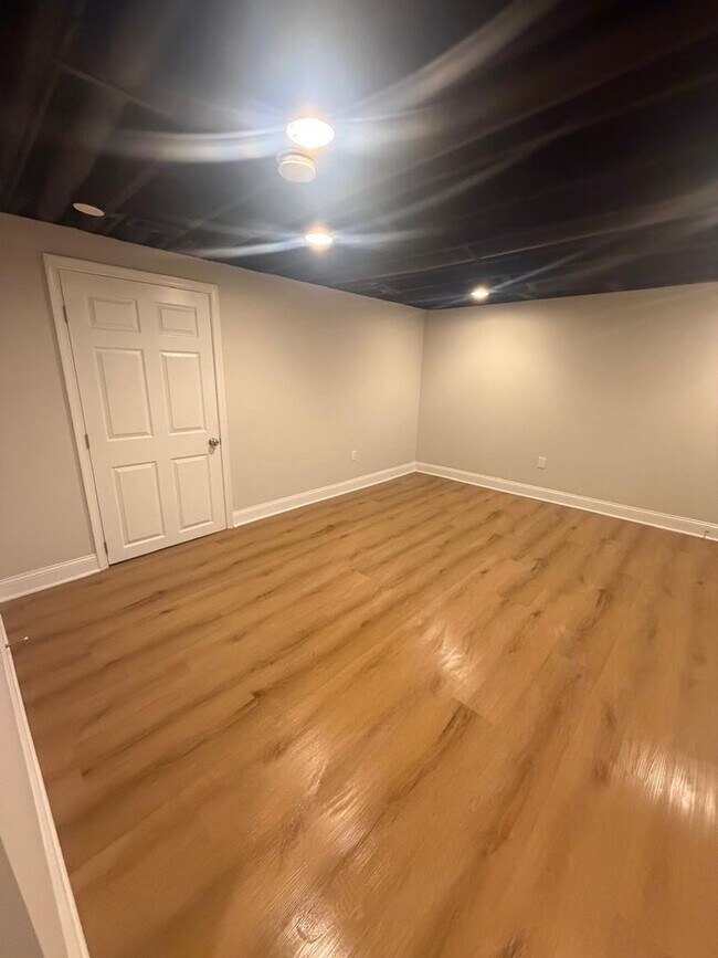 Building Photo - Available Now in Govans! 3Br 1.5 Bath