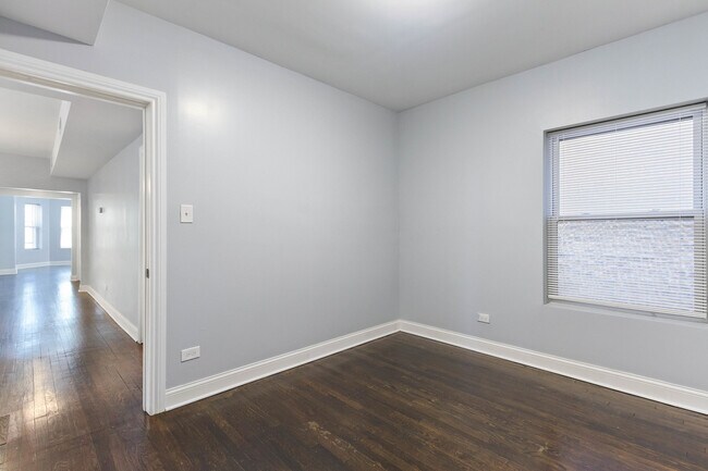 Building Photo - 7710 S Ridgeland Ave