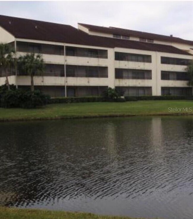 Building Photo - 13612 S Village Dr