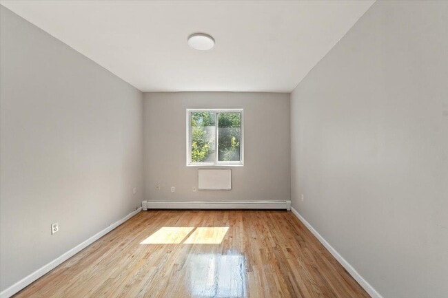 Building Photo - 1309 Vreeland Ave