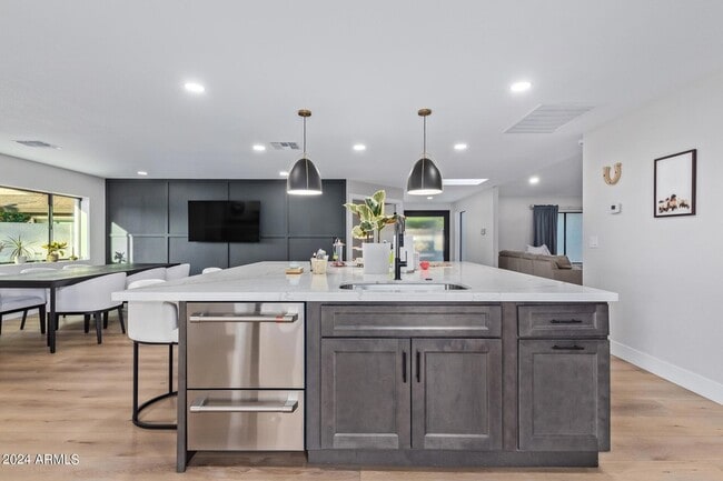 Building Photo - 15832 N 62nd Pl