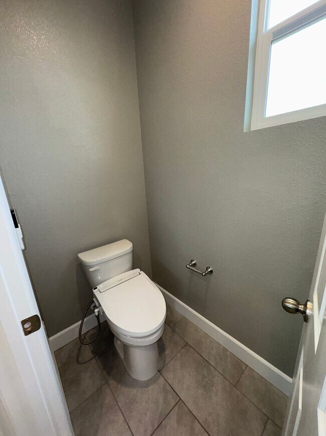 Building Photo - A Great House to Call Home!