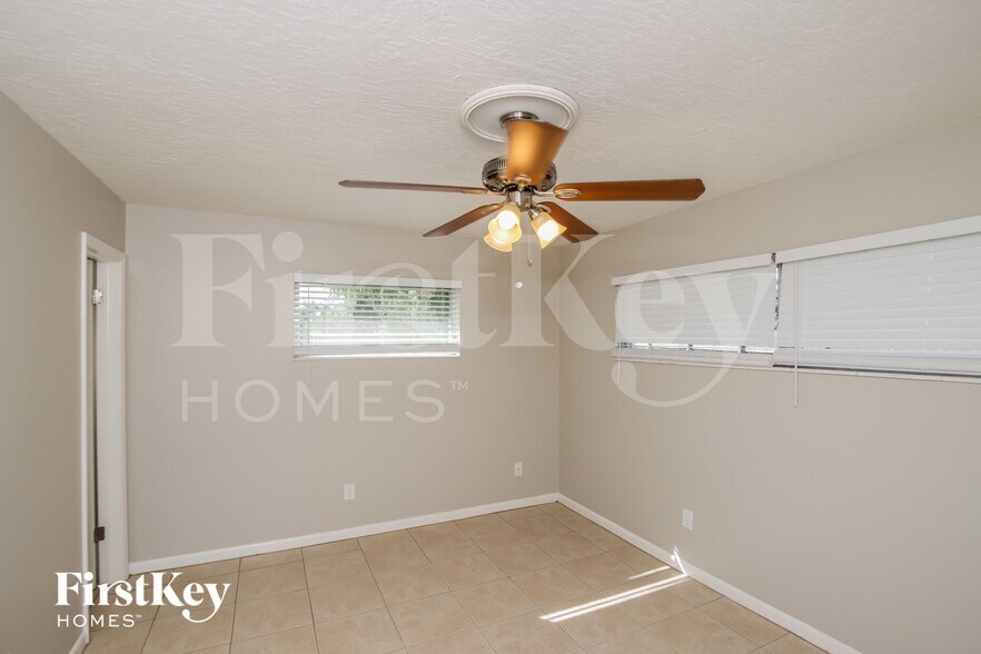 Building Photo - 1056 Matador Dr