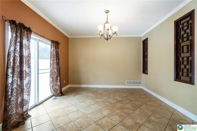 Building Photo - 537 Kemmerer Ln