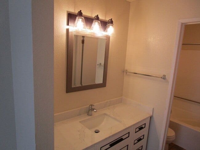 Building Photo - 151 Glenwood