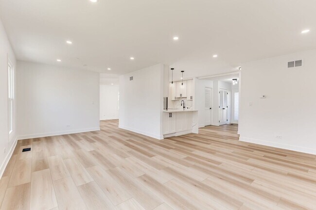 Building Photo - 1225 Radcliffe Rd