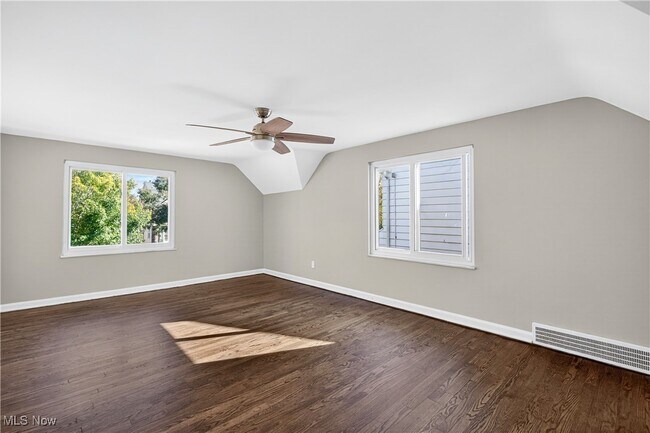 Building Photo - 2520 Laurelhurst Rd