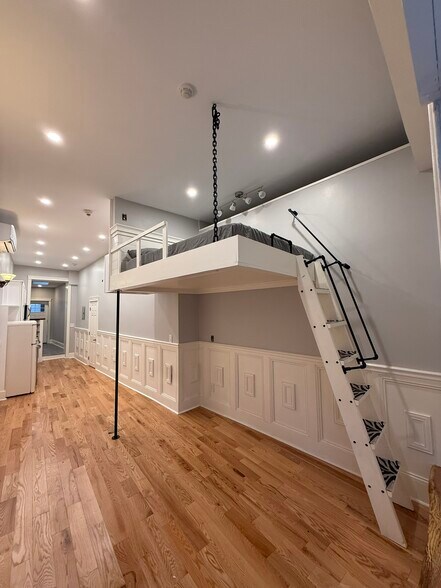 Building Photo - 484 Broadway