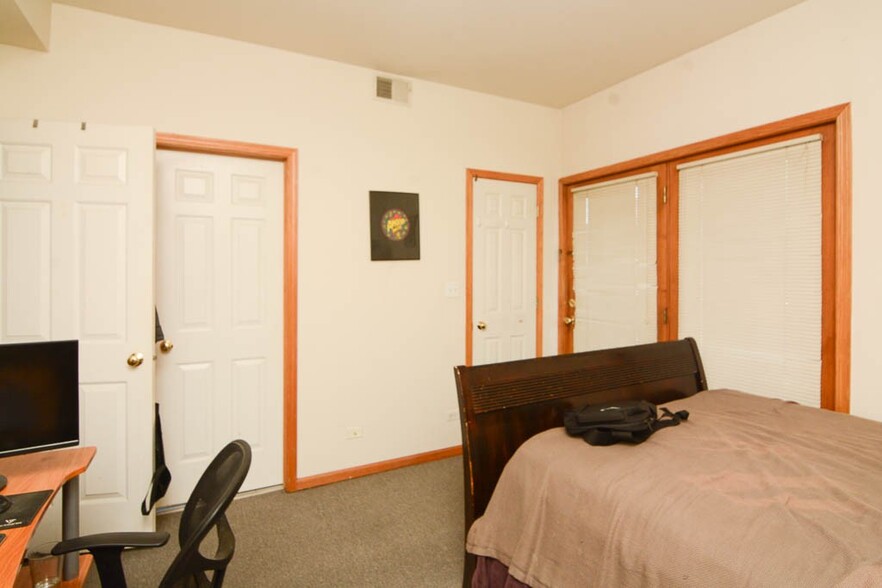Building Photo - 1351 N Wolcott Ave