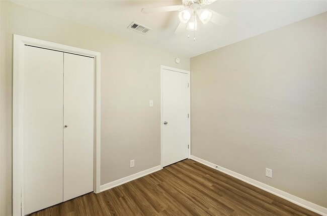 Building Photo - 8527 Maine Dr