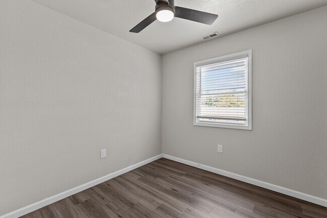 Building Photo - 1408 Quiet Ct