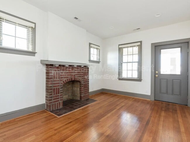 Building Photo - 2010 Maury St